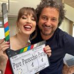 Giulia Bevilacqua Instagram - #Repost @leonardo_pieraccioni with @use.repost ・・・ Domani, con i’ mi’ babbo @ninofrassicaoff e con le mie sorelle (qui @giuliabevi ) s’attacca la sesta settimana del nostro viaggio. #pareparecchioparigi Mi mancherete grullini @leonardo_pieraccioni @chiarafrancini @ninofrassicaoff Foto di scena di @leonardo_baldini_fotografo