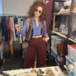 Giulia Bevilacqua Instagram – Alle prove avevamo immaginato Serena più riccia e cotonata poi abbiamo preferito che fosse più semplice, com’è lei.
I provini sono una fase importantissima per trovare il personaggio e per me è un vero spasso.
Stasera il secondo appuntamento con il #metodofenoglio su @rai1official di @cas__ale.
Mi raccomando, perché stasera si entra nel vivo della storia e sarà sempre più un crescendo di emozioni e tensione.
