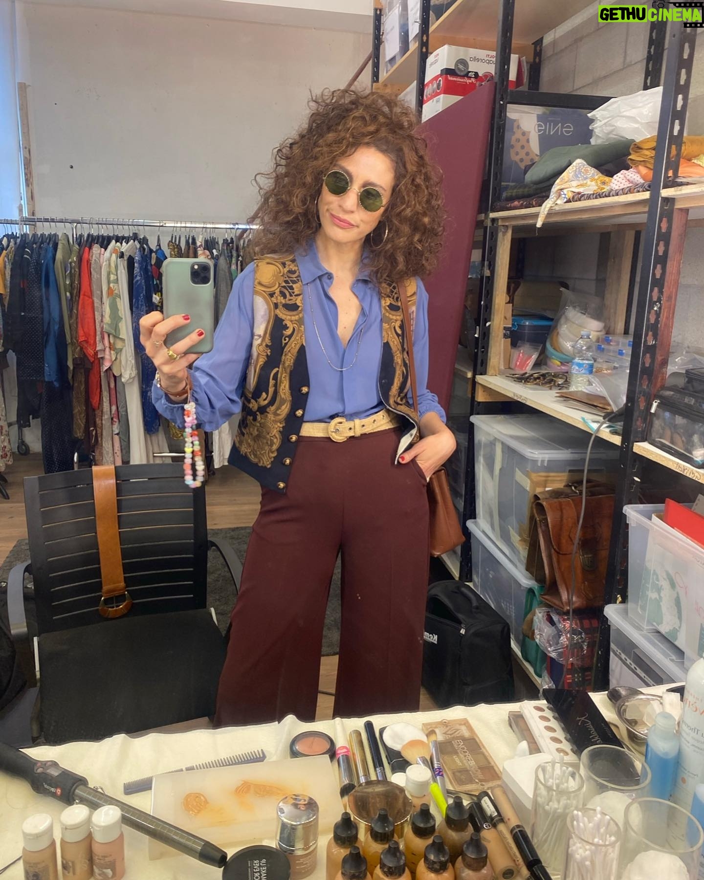Giulia Bevilacqua Instagram - Alle prove avevamo immaginato Serena più riccia e cotonata poi abbiamo preferito che fosse più semplice, com'è lei. I provini sono una fase importantissima per trovare il personaggio e per me è un vero spasso. Stasera il secondo appuntamento con il #metodofenoglio su @rai1official di @cas__ale. Mi raccomando, perché stasera si entra nel vivo della storia e sarà sempre più un crescendo di emozioni e tensione.