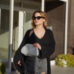Giulia Elettra Gorietti Instagram – Oggi sto andando a Roma ed esco con uno dei miei jeans che preferisco.
SHOES @noname 
BAG @carale_handmade 
SUNGLASSES @luxottica @rayban #roundabout 
.
.
.
.
.
.
.
#outfit #bag #shoes #silver #streetstyle #actress #mommy #italian #german #portoguesa #calabria #catanzarolido #roma