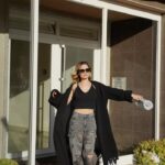 Giulia Elettra Gorietti Instagram – Oggi sto andando a Roma ed esco con uno dei miei jeans che preferisco.
SHOES @noname 
BAG @carale_handmade 
SUNGLASSES @luxottica @rayban #roundabout 
.
.
.
.
.
.
.
#outfit #bag #shoes #silver #streetstyle #actress #mommy #italian #german #portoguesa #calabria #catanzarolido #roma