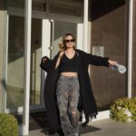 Giulia Elettra Gorietti Instagram – Oggi sto andando a Roma ed esco con uno dei miei jeans che preferisco.
SHOES @noname 
BAG @carale_handmade 
SUNGLASSES @luxottica @rayban #roundabout 
.
.
.
.
.
.
.
#outfit #bag #shoes #silver #streetstyle #actress #mommy #italian #german #portoguesa #calabria #catanzarolido #roma
