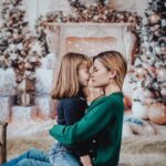 Giulia Elettra Gorietti Instagram – Buon Natale a tutti voi.
Vi auguro più che felicità stasera …la serenità.
A capodanno poi cambierò augurio.😄 
Godiamocelo e sentiamoci fortunati pensando a cosa accade altrove.
Love 
@ovspeople @ovskids 

.
.
.
.
.
.

#christmas #natale2023 #natale #natale23 #family #winter #navidad #buonnatale #mangiamoper24ore #giuliaelettrago #violante #pietroiemme9
