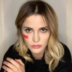 Giulia Elettra Gorietti Instagram - Oggi più che mai. Una donna su tre subisce violenza e quest’ultima è così diffusa perché ha radici profonde nella nostra società. Non è un’emergenza ma qualcosa di ancora più grande. Solo insieme possiamo fermarla,UOMINI E DONNE insieme. Inizia dalle piccole cose, da gesti quotidiani: non ridere a una battuta sessista; se ricevi foto o video intimi di conoscenti non ricondividere e segnala immediatamente il fatto; se riconosci un comportamento molesto - anche verbale - in un amico o collega intervieni per fargli capire che sta sbagliando. È solo l’inizio, ma iniziamo insieme! Unisciti anche tu, come me, alla campagna #UnRossoallaViolenza di @weworld.onlus e @seriea #UnRossoallaViolenza Diamo insieme un rosso alla violenza!