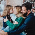 Giulia Elettra Gorietti Instagram – Buon Natale a tutti voi.
Vi auguro più che felicità stasera …la serenità.
A capodanno poi cambierò augurio.😄 
Godiamocelo e sentiamoci fortunati pensando a cosa accade altrove.
Love 
@ovspeople @ovskids 

.
.
.
.
.
.

#christmas #natale2023 #natale #natale23 #family #winter #navidad #buonnatale #mangiamoper24ore #giuliaelettrago #violante #pietroiemme9