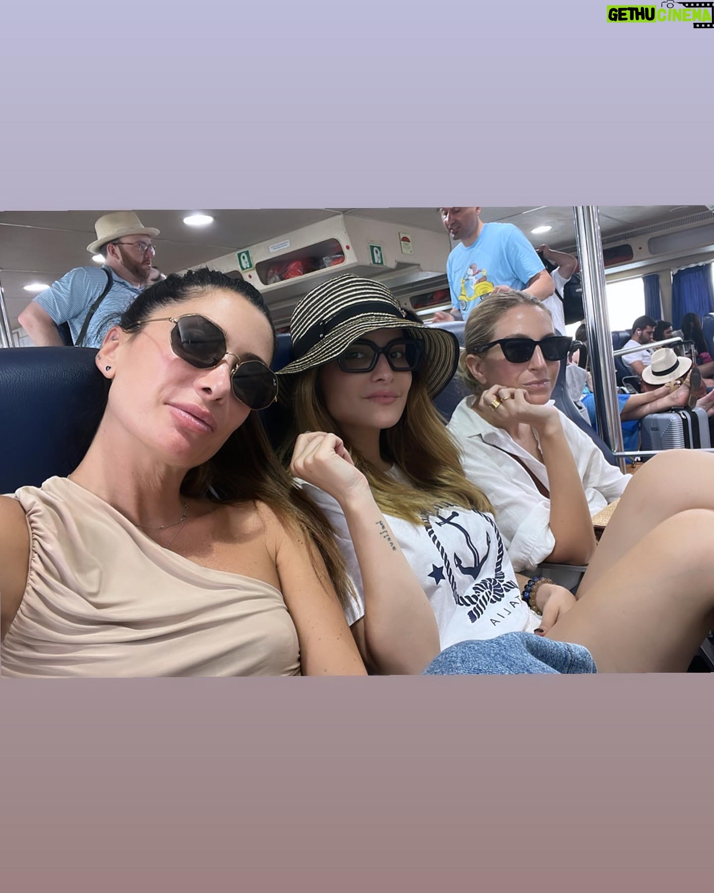 Giulia Elettra Gorietti Instagram - CAPRI Nulla é più bello di un matrimonio che celebra un VERO amore. É stato emozionante. Allegra e Tommaso ♥️ . . . . . . . #wedding #capri #allietommi #friends #happiness #italianwedding #matrimonioitaliano #isoladicapri