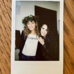 Giusy Buscemi Instagram – Una triennale in 10 anni non è un grande traguardo. Eppure io non sono mai stata così felice come oggi, che si chiude un cerchio importante della vita. 
A tutte le volte che ho pensato di mollare, a tutta la vita che é passata tra un esame e l’altro, alle volte che andava bene anche se non era il voto che avevo immaginato, perché alla fine la cosa più importante è quello che è rimasto.
 
Grazie Sapienza,mi hai insegnato tante cose, forse più su di me che sul mondo. 
Avevo iniziato solo per prendere questo pezzo di carta e poi ho capito, strada facendo, che era molto di più… era gioia di Sapere, incontri di vite, perseveranza, amore per i propri limiti e ancora tanta perseveranza.