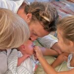 Giusy Buscemi Instagram – Con grande gioia vi annunciamo che il 31 luglio, alle 23:00 é venuto alla luce Elia Maria Michelini!!! Che Dono immenso la Vita! 
E quante emozioni! 
I fratelli sono super felici.. 
Da adesso partono giornate di latte, coccole e notti in bianco! 🙈🥰🙉