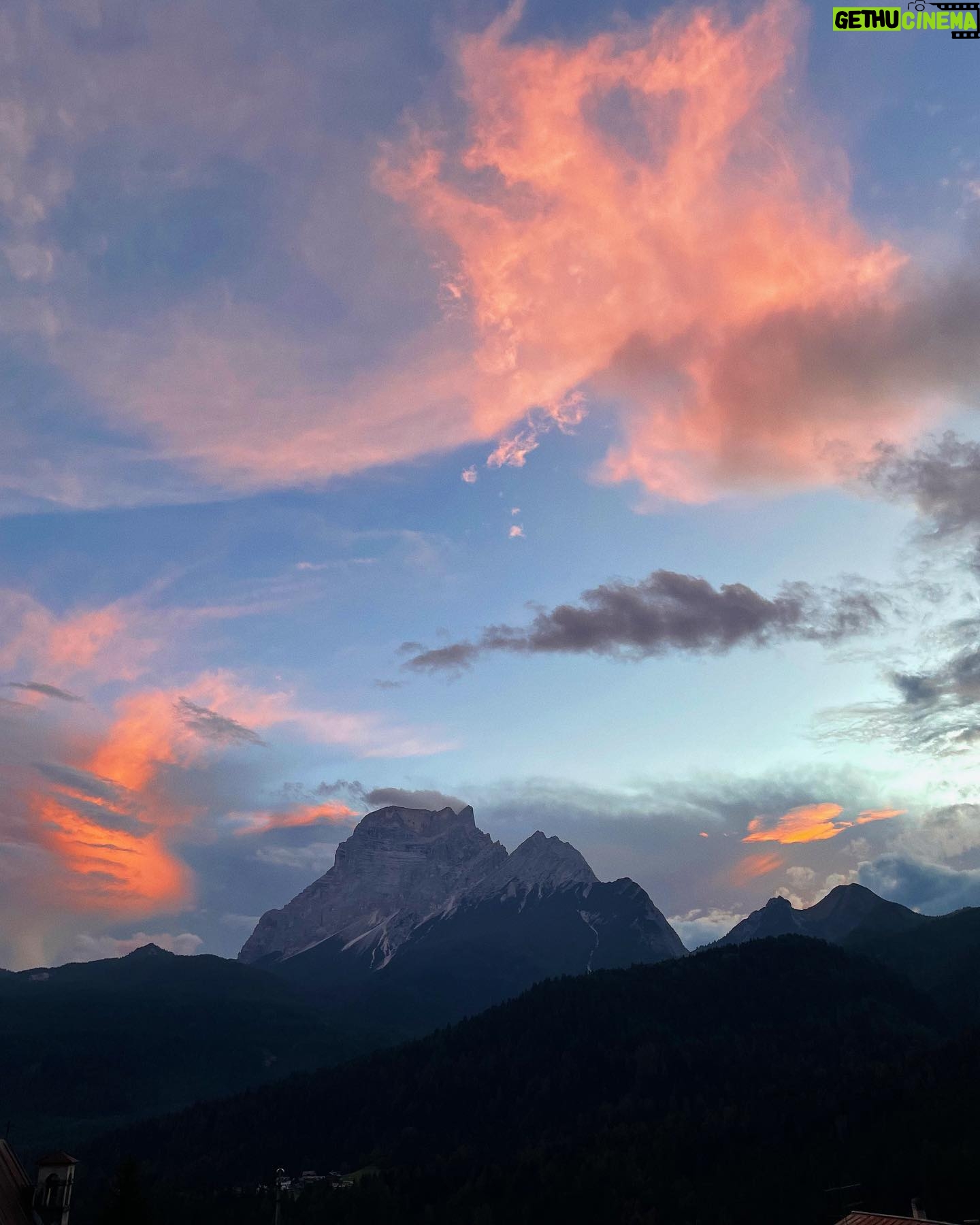 Giusy Buscemi Instagram - Se guardo il cielo La luna e le stelle Opere che Tu Con le dita hai modellato Che cosa è, Perché te ne curi Che cosa è Perché te ne ricordi… #scendelasera
