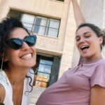 Giusy Buscemi Instagram – Ieri ho finito tutti gli esami universitari! Yuhuuuuu!!!! 🥳🥳🥳
Tante, troppe volte ho sentito la tentazione di mollare, di dire a me stessa “ma chi me lo fa fare!”…eppure con tanta fatica sono quasi arrivata alla fine di questo bellissimo percorso… (grazie sopratutto a chi mi ha incoraggiata ogni giorno a non mollare!!) 
Grazie anche a tutti voi per i bellissimi messaggi di ieri… anche se non riesco a
rispondervi vi leggo tutti tutti!!!

É strano come si passi in un attimo dall’ansia per l’esame, alla nostalgia dello studio… 🙉😅

…Tanti auguri a tutti i laureandi! 
Della tesi me ne occuperò un po’ più in là… prima bisognerà far nascere una nuova Creatura, rimettersi in forma ed iniziare un bellissimo set dolomitico!!!… del resto, un giorno alla volta! 🎉🎉🎉🤪🤪🎉🎉🎉