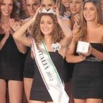 Giusy Buscemi Instagram - Esattamente 10 anni fa, un evento che ha cambiato tante cose nella mia vita. Guardo con tanta tenerezza quella ragazza che, piena di sogni, si è lasciata condurre per mano. Tanti sogni che con fatica si sono realizzati, tanti altri invece che sono proprio mutati… Se c’è una cosa che ho maturato in questi 10 anni, é che la vera Bellezza scaturisce dall’essere sempre fedeli a se stessi. Se c’è un modo per esprimere la vera bellezza, è capire quali sono i doni che ciascuno di noi ha, proteggerli e farli fiorire. #labellezzaéunamissione #missitalia