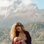 Giusy Buscemi Instagram – Memorie di montagne di Latte*🥹

*Negli ultimi giorni ho smesso di Allattare… 
Mi sarebbe piaciuto continuare un altro po’, ma con i ritmi lavorativi era diventato difficilissimo…
E sto anche imparando a non giudicarmi troppo.. non esiste un modo perfetto di essere madre, l’importante é fare le cose con amore, che poi tutto si aggiusta. Voi che ne pensate?
#erounamadreperfettaprimadidiventarlo #breastfeedingmom