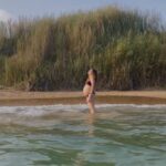 Giusy Buscemi Instagram – Pancia in dentro e petto in fuori! 
Il grande momento si avvicina… 
Ma ancora un po’ di Mare, 
Un po’ di Sole 
Un po’ di Sale… 

#ninemonths #wild #sicily
