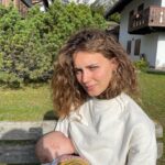 Giusy Buscemi Instagram – Memorie di montagne di Latte*🥹

*Negli ultimi giorni ho smesso di Allattare… 
Mi sarebbe piaciuto continuare un altro po’, ma con i ritmi lavorativi era diventato difficilissimo…
E sto anche imparando a non giudicarmi troppo.. non esiste un modo perfetto di essere madre, l’importante é fare le cose con amore, che poi tutto si aggiusta. Voi che ne pensate?
#erounamadreperfettaprimadidiventarlo #breastfeedingmom