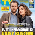 Giusy Buscemi Instagram - La copertina di questa settimana è dedicata alla partenza della nuova fiction di Canale 5 “Vanina - Un vicequestore a Catania” con protagonisti Giusy Buscemi e Giorgio Marchesi💥 «Vanina Guarrasi è un vicequestore, una donna tosta con un passato doloroso e la paura di amare» ci racconta l’attrice siciliana. Accanto a lei c’è Giorgio Marchesi, che interpreta Paolo Malfitano: «Vuole vivere pienamente, è attaccato alla vita e vuole stare vicino alla donna che ama». Nel nuovo numero troverete anche una lunga intervista a Stefano De Martino e alla nuova coppia di @striscialanotizia formata da Michelle Hunziker e Gerry Scotti. Vi aspettiamo in edicola domani 26 marzo 🗞️ #tvsorrisi #tvsorrisiecanzoni #Vanina #GiusyBuscemi #Canale5