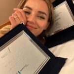 Giusy Buscemi Instagram - Quante emozioni ieri sera a Napoli per i @nastridargento 🥹 Grazie al sindacato dei giornalisti cinematografici per il premio Nastri d’argento Nuovo Imaie @nuovoimaie.it sono onoratissima! E addirittura doppio con @wellahair Grazie a chi mi ha dato la possibilità di poter interpretare Vanina, che amo tanto @davidemarengo12 ♥️ @palomarproduction @fiction_mediaset @cristinacassarscalia @claudia.marotti @roberta_corrirossi @rita_abela_ Al mio agente @fabriziorossimarcelli 🤍 Ad @alexprete e @aglaia.mora Perché la preparazione di un personaggio è necessaria Dedicato a tutto il cast e tutta la troupe, perché LE COSE BELLE NON SI FANNO MAI DA SOLI E ALLA MIA FAMIGLIA @janmichelini Che mi fa sentire tanto amata Abito @giorgioarmani thanks to @stellagiannetti @eli.szemere @aliguido Make up @simonacuccillato_mua per @benedettariccio Hair @salvatore.clemensi per @wellaprofessionals_italia Jewels @vhernier Press&styling @othersrl Foto di @phalessandrogatto