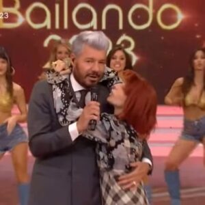 Gladys Florimonte Instagram - Otra noche más poniéndole los puntos a mi amado @marcelotinelli ❤️

Todas quieren ser ZULMA DE TI NE LLI 👩🏻‍🦰