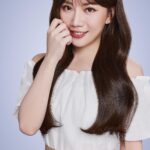 Gladys Tsai Instagram – 猜猜今年母親節
我幫媽媽選了哪個色號的566?
誰說跟媽媽會有代溝！
我與媽媽的染髮共識就是566🥰
髮色喜歡低調中帶點質感566染髮霜真的一生推～
一起互相染髮 一起選色號
一起變漂亮💗
566染髮霜有很多種顏色
到底今年母親節我幫媽媽選了哪個色號呢?
偷偷洩密一下
高級典雅黑色 –566美色護髮染髮霜3號色
質感溫婉咖啡色- 566美色護髮染髮霜7號色
清亮年輕紅棕色 – 566美色護髮染髮霜9號色
猜對有賞喔😆😆

活動辦法請看第一則留言一起參加

#566美色護髮染髮霜
#不含化學成分PPD 
#添加新歐洲專利止癢配方
#色系齊全 全系列11色，黑色系、棕色系到亮色系紅棕應有盡有！
快去底下 #留言抽獎品
