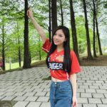 Gladys Tsai Instagram – 時隔多年！終於又來飢餓遊戲啦😆
(真的沒誇張上次來是四年前了）
一整天追趕跑跳蹦一回家直接睡翻～
是說我跟阿諾穿喜服站一起
怎麼看起來有點恐怖
這週日晚上八點看中視 
猜猜我的戰力強不強嘿嘿
@hunger.games.ctvshow 
#love #life #work #tv #show #outdoors #fun 
#生活 #工作 #日常 #飢餓遊戲 #外景