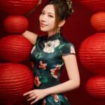 Gladys Tsai Instagram - 除夕夜🧧最愛的人都在身邊 要來去準備做年夜飯啦～ #你家年夜飯桌上一定會有啥 #我家是火鍋烏魚子臘腸飯 #還要去提款包紅包 #你們覺得我該包多少😆 💄 @yunnietang_makeup 📷 @artizstudio.tw #love #life #work #holiday #new #newyear #chinesenewyear #cosplay #dress #family #生活 #日常 #新年 #春節 #紅包 #除夕 #除夕夜 #團圓 #圍爐 #家 #旗袍
