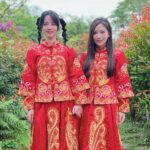 Gladys Tsai Instagram – 時隔多年！終於又來飢餓遊戲啦😆
(真的沒誇張上次來是四年前了）
一整天追趕跑跳蹦一回家直接睡翻～
是說我跟阿諾穿喜服站一起
怎麼看起來有點恐怖
這週日晚上八點看中視 
猜猜我的戰力強不強嘿嘿
@hunger.games.ctvshow 
#love #life #work #tv #show #outdoors #fun 
#生活 #工作 #日常 #飢餓遊戲 #外景