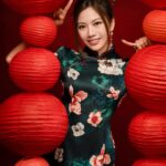 Gladys Tsai Instagram - 除夕夜🧧最愛的人都在身邊 要來去準備做年夜飯啦～ #你家年夜飯桌上一定會有啥 #我家是火鍋烏魚子臘腸飯 #還要去提款包紅包 #你們覺得我該包多少😆 💄 @yunnietang_makeup 📷 @artizstudio.tw #love #life #work #holiday #new #newyear #chinesenewyear #cosplay #dress #family #生活 #日常 #新年 #春節 #紅包 #除夕 #除夕夜 #團圓 #圍爐 #家 #旗袍