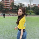 Gladys Tsai Instagram - 笑到快練出腹肌的外景日 從一早發現跟江小傑公主同隊就覺得很不妙！ 黃豪平玩遊戲還給我放水屁💨 我又被風田的十指緊扣大招突破心防 這集🚌全員請上車🚌不看爆說不過去吧～ #今晚週日晚間八點台視 @ttv.ready.go #love #life #work #play #outdoors #team #tv #工作 #生活 #日常 #外景