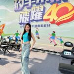 Gladys Tsai Instagram - 主持矽品四十週年運動家庭日☀️ 頂著32度的艷陽被大家的熱情融化～ 好多爸爸媽媽帶著小朋友來相認 「她就是你最喜歡看的蔡主秘阿！」 是不是要穿星攻略招牌小洋裝比較好認😆 #回家曬傷但心是熱的 #love #life #lifestyle #host #mc #sport #ootd #cute #工作 #生活 #日常 #主持 #主持人 #運動 #家庭日