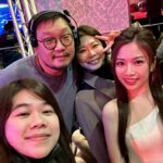 Gladys Tsai Instagram - 主持MG汽車表揚大會🎤 終於和超久不見的情歌王子勢安同台啦！ 再拚一週就要過春節啦～～ 感恩每個工作上幫助我一起合作的夥伴們🥰 💄 @yunnietang_makeup #love #life #work #ceremony #singer #dress #mc #host #car #生活 #工作 #日常 #主持 #主持人 #典禮