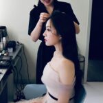Gladys Tsai Instagram - 一些演出後台的抓拍 溫暖的人們才能讓你溫柔的笑著 希望日子每天都能這樣可可愛愛🥰 👗 @lepapillon.co 📷 @ricahsieh0426 💄 @yunnietang_makeup #love #life #work #music #broadway #dress #concert #mc #host #friends #ootd #lifestyle #生活 #日常 #工作 #音樂會 #主持 #主持人 #狂美交響管樂團 #百老匯 #禮服 #朋友