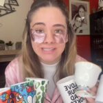 Glenda Resta Instagram - Ora che ho svelato i miei segreti, mi servono delle tazze nuove 😂 qual è la vostra tazza più brutta? Descrivetemela, sono curiosa 👀