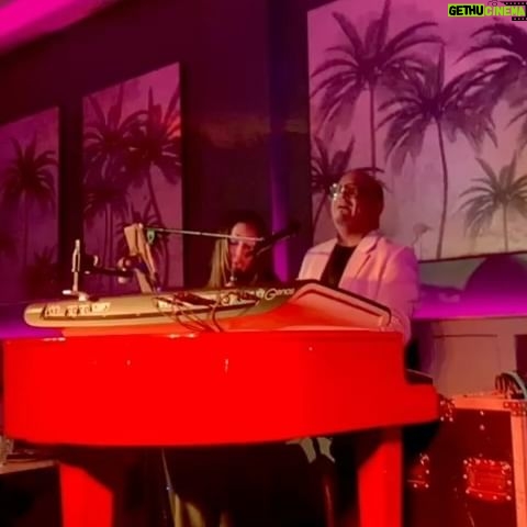 Glennis Grace - 3 Likes -