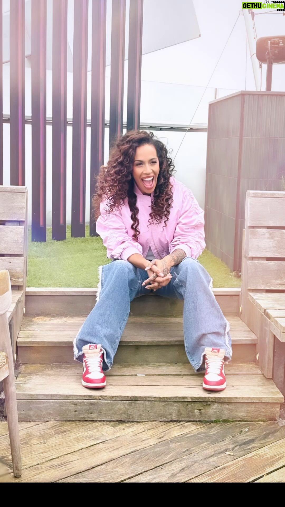 Glennis Grace - 2.1K Likes - Laughing is, and will always be, the best form of therapy ❤️