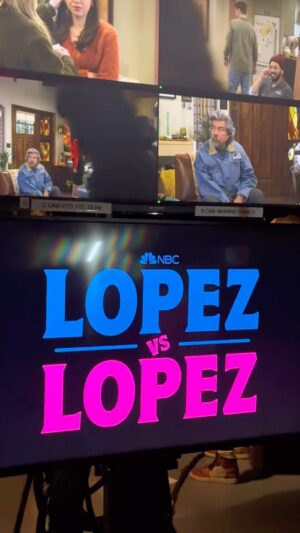 Gloria Calderón Kellett Instagram - Little behind the scenes of directing Lopez v Lopez on show night!
Video by: @soleyliboy