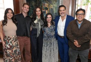 Gloria Calderón Kellett Instagram - The Calvary came out to support. Thank you @equisculture for throwing the most beautiful celebration for “One of The Good Ones!”

@equisculture
@pasadenaplayhouse
@gloriakellet

Photo credit Getty // Gonzalo Marroquín @g.n.z.0