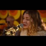 Gloria Carrá Instagram - Lágrimas ranas 🐸 la compuse en pandemia. Una noche de llanto y desilusión. Esas noches con las que se puede hacer alquimia y después de mucho trabajar volver el barro canción. Ojalá les guste👌 @coronadosdegloriaok @pablo.munne @fercaride.st