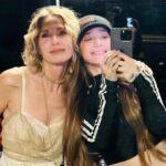 Gloria Carrá Instagram - Anoche estrenamos!! Con un equipo equipo de lujo. Y vino mi niña @angelatorres a sumar felicidad ✨ Gracias a todos los que acompañaron 🙏🏻✨ volvemos el 29 /05 para hablar y cantarle al amor 😻 Que será de ti @cafeberlinbuenosaires @javierdaulteoficial @fenadella @lolomicucci @colobelmonte @horaciochichosalerno @zoilogarces @fercaride.st