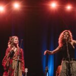 Gloria Carrá Instagram - Coronados se fue a Uruguay 🇺🇾 Nuestro hermoso paso por el Ciclo Marea en @sala_zitarrosa Montevideo Un encuentro mágico acompañados por @lanaprada, artista a quien admiramos muchísimo y tuvimos el honor de compartir escenario 🎶 Que el 2024 venga lleno de canciones y estos encuentros que nos llenan el alma ❤️ 🇺🇾💕GRACIAS URUGUAY, nos volveremos a encontrar! Los Coronados de gloria Fotos por @lusrocks @canessacecilia Vestuario por @fercaride.st