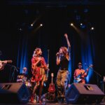 Gloria Carrá Instagram - Coronados se fue a Uruguay 🇺🇾 Nuestro hermoso paso por el Ciclo Marea en @sala_zitarrosa Montevideo Un encuentro mágico acompañados por @lanaprada, artista a quien admiramos muchísimo y tuvimos el honor de compartir escenario 🎶 Que el 2024 venga lleno de canciones y estos encuentros que nos llenan el alma ❤️ 🇺🇾💕GRACIAS URUGUAY, nos volveremos a encontrar! Los Coronados de gloria Fotos por @lusrocks @canessacecilia Vestuario por @fercaride.st