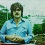 Gloria Carrá Instagram – Hoy estarías cumpliendo 66 hermano amado , el que me preparaba la chocolatada  más rica en la licuadora, el que me asustaba con las máscaras en la pared y me inventaba plantas de lamparitas 😂 mi hermano de river. crecí con tu música, que fue mía, y las letras del flaco se me hicieron alma y piel. 
Hoy te amo tanto o más que antes y te extraño. 
Imagino charlas nuevas entre nosotros. 

Ya no estás y sólo me queda agradecer  el tiempo juntos. 

Mi hermano el colectivero.

Luis Alberto Currá  Gran Valor!!