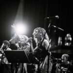 Gloria Carrá Instagram - Coronados se fue a Uruguay 🇺🇾 Nuestro hermoso paso por el Ciclo Marea en @sala_zitarrosa Montevideo Un encuentro mágico acompañados por @lanaprada, artista a quien admiramos muchísimo y tuvimos el honor de compartir escenario 🎶 Que el 2024 venga lleno de canciones y estos encuentros que nos llenan el alma ❤️ 🇺🇾💕GRACIAS URUGUAY, nos volveremos a encontrar! Los Coronados de gloria Fotos por @lusrocks @canessacecilia Vestuario por @fercaride.st