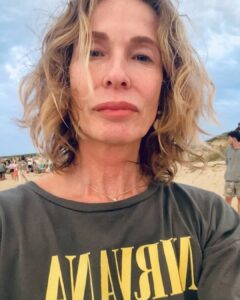 Gloria Carrá Instagram - Cae el sol Se mete en el mar. Pidan deseos ✨