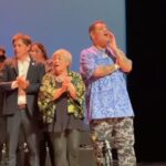 Gloria Carrá Instagram - Fragmentos de lo que fue una tarde maravillosa. Homenaje a las Abuelas ❤️@abuelasdifusion De la mano de @litovitaleoficial Prueba de sonido. Lali siempre con una sonrisa haciéndome el aguante en camarines. Artistas enormes cantando para finalizar tremendo evento. Y si llegan a ver hasta el final, el último video, verán que cuando Lito me presenta al terminar la canción, no logro saludar ni agradecer porque se encienden las luces, veo el teatro lleno de corazones latiendo y solo puedo agarrarme la cabeza jajajaj no lo podía creer!! Me hirve la cabeza!!😂 La lucha de las abuelas siempre en nuestros corazones!! @buenosairescultura @lali_varveri @fercaride.st @antonelli.boutique