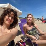 Gloria Carrá Instagram - Nos fuimos juntas a pasar unas pequeñas vacaciones a las hermosas casitas de @casa.kiri 🌊✨❤️🌱 Necesitábamos mucho estar en la naturaleza, descansar, leer, charlar y compartir entre nosotras, y con nuestros nuevxs amigxs Gaby y Rodrigo y su familia 🙂, unos días de paz y mar🙏🏽🌊 Les deseamos para este 2024 que se rodeen de todo lo que les haga bien ✨ Abraz🌸s
