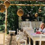 Gloria Carrá Instagram - Nos fuimos juntas a pasar unas pequeñas vacaciones a las hermosas casitas de @casa.kiri 🌊✨❤️🌱 Necesitábamos mucho estar en la naturaleza, descansar, leer, charlar y compartir entre nosotras, y con nuestros nuevxs amigxs Gaby y Rodrigo y su familia 🙂, unos días de paz y mar🙏🏽🌊 Les deseamos para este 2024 que se rodeen de todo lo que les haga bien ✨ Abraz🌸s