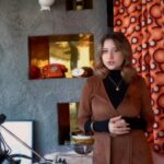 Gloria Palermo De Blasi Instagram - Bonjour à tous, aujourd'hui, pour la fête de la musique j'ai eu envie de vous chanter un tube des années 60 de Brigitte Bardot qui a été une grande star de la chanson et du cinéma Français. Aujourd'hui ce texte nous parle encore à tous. N'oublions pas notre culture et ouvrons notre cœur au futur. Sortez écouter les talents de votre ville ! Bonne fête à tous ! ❤️✨🎊