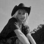 Gloria Palermo De Blasi Instagram - Le 27 avril, c’est l’anniversaire de @officielgloria ! Et pour le célébrer, elle vous offre un cadeau spécial : la sortie du clip ‘Parler à La Lune’ 🌙 Samedi 27 Avril à 17h sur @youtube Ne manquez pas ce moment magique !