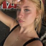 Gloria Palermo De Blasi Instagram - Coucou tout le monde ! 🔆 J'espère que vous avez passé un super nouvel an et que cette année 2024 saura vous offrir le meilleur. Regardez droit devant et ne laissez rien vous empêcher d'avancer. Prenez soins de vous, de vos proches, de vos amis et laissez-vous vivre la vie que vous méritez ! ❤️ on se retrouve très bientôt avec de nouveaux projets 😉🌙