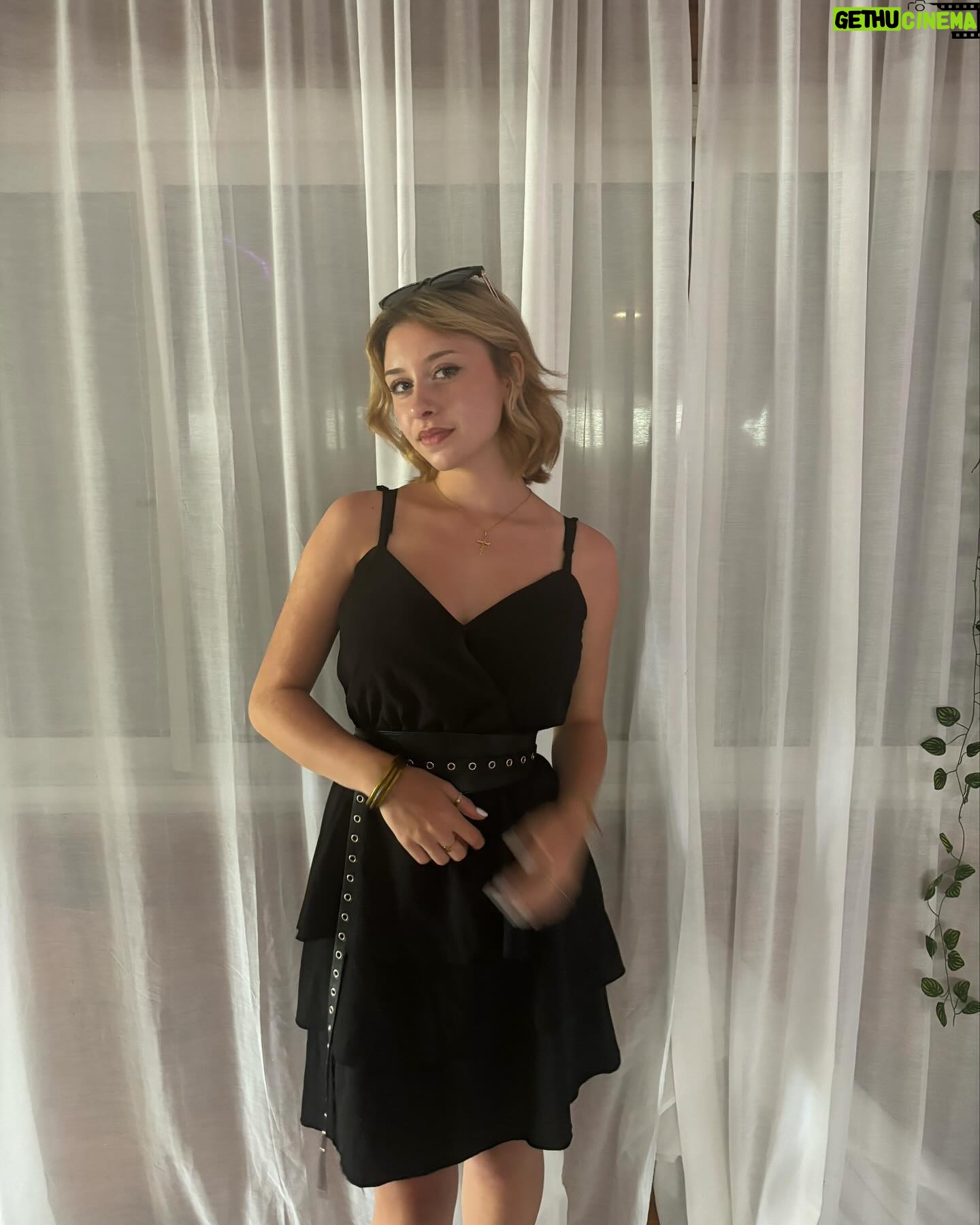 Gloria Palermo De Blasi - 3 Likes - 🖤