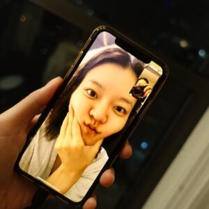 Go A-sung Instagram - ‘아무도 미워하지 아니하며, 몇몇을 끔찍이 사랑하며 살고 싶다.’ 
-피천득